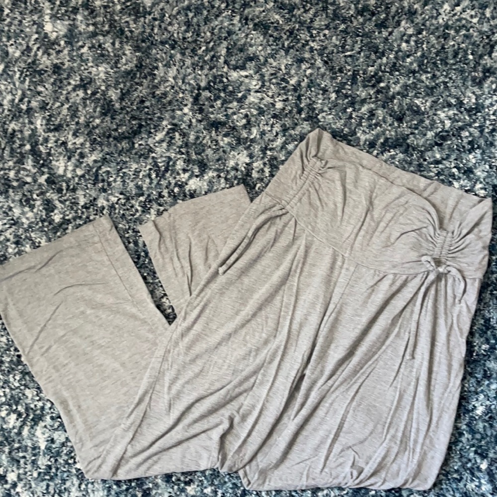 A Glow maternity pants
